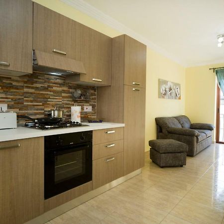 Sliema Duplex 1 Bedroom Apartment With 2 Bathrooms- Sleep 4 Exterior foto