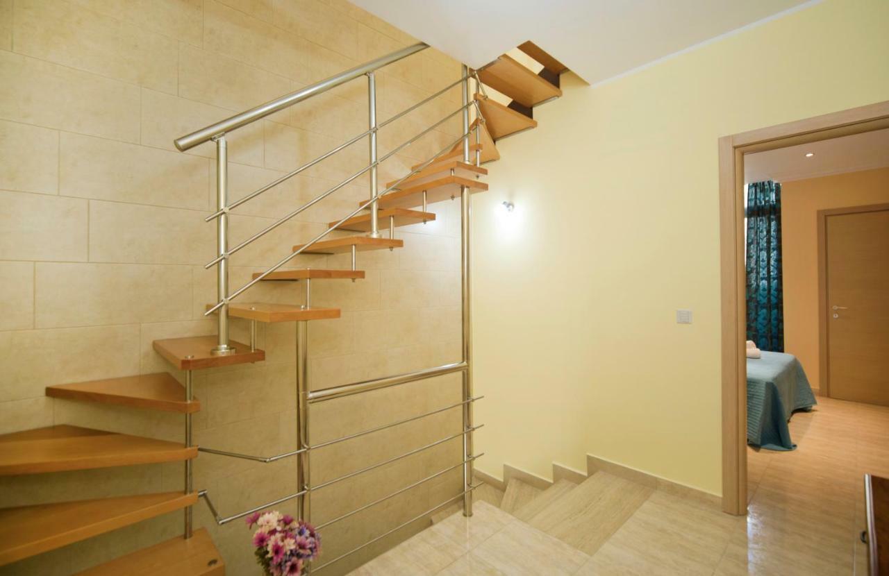 Sliema Duplex 1 Bedroom Apartment With 2 Bathrooms- Sleep 4 Exterior foto